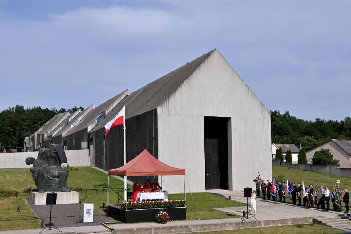 Rozpoczął się proces ws. libacji alkoholowej w mauzoleum w Michniowie