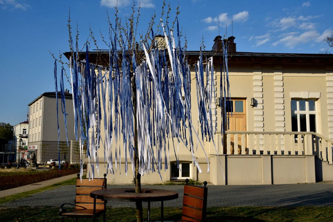 Słowiańskie drzewo życzeń z pozdrowieniami dla partnerskiego miasta w Chinach