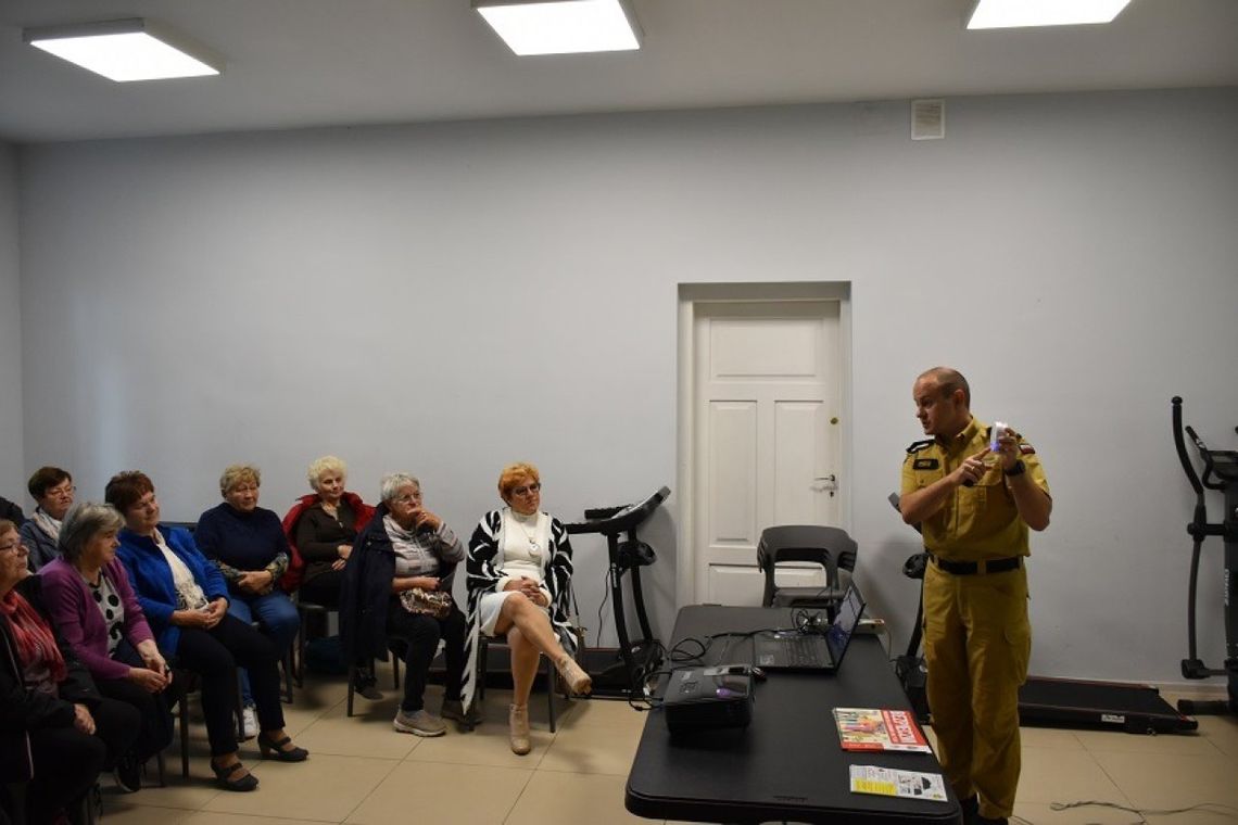 Spotkania w klubach seniora ze strażą 