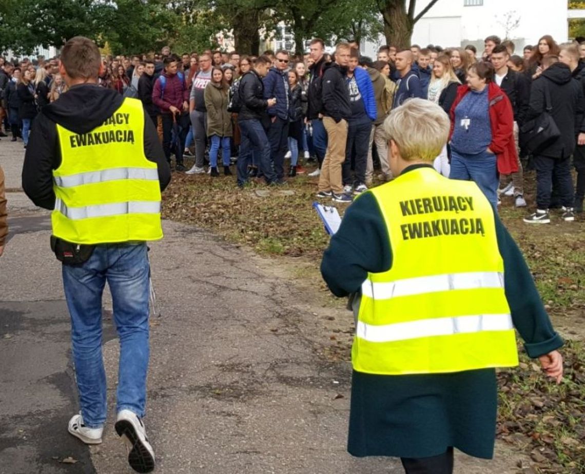 Starachowice: Wyciek amoniaku w zakładzie produkcyjnym; ewakuowano ponad 600 osób