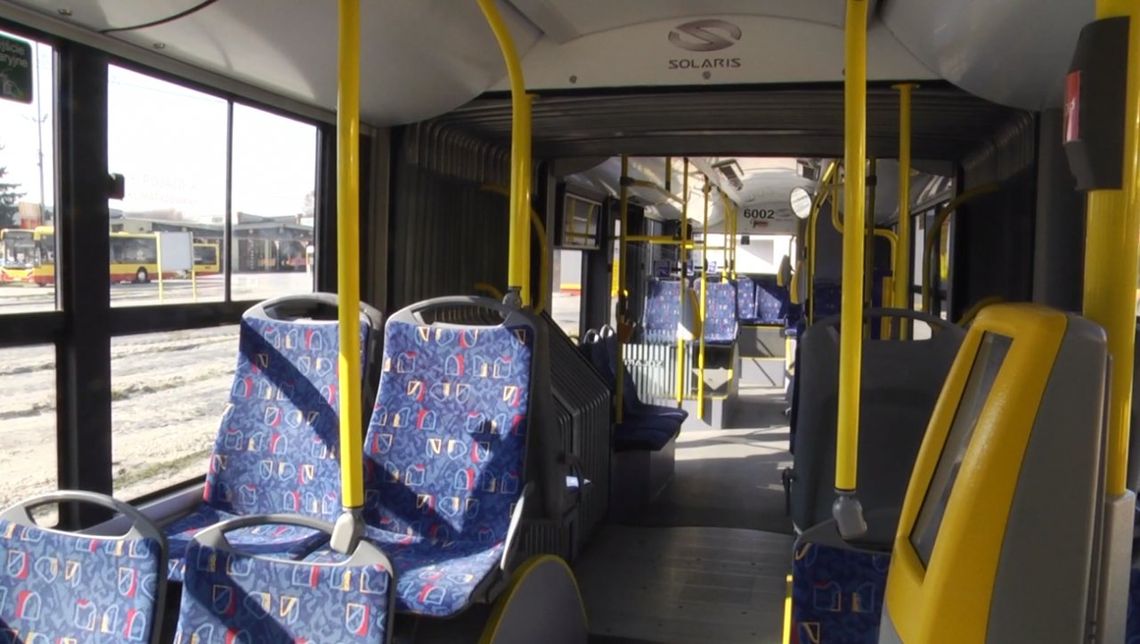 Straż Miejska sprawdza czy pasażerowie podróżują w maseczkach Straż Miejska sprawdza czy pasażerowie podróżują w maseczkach