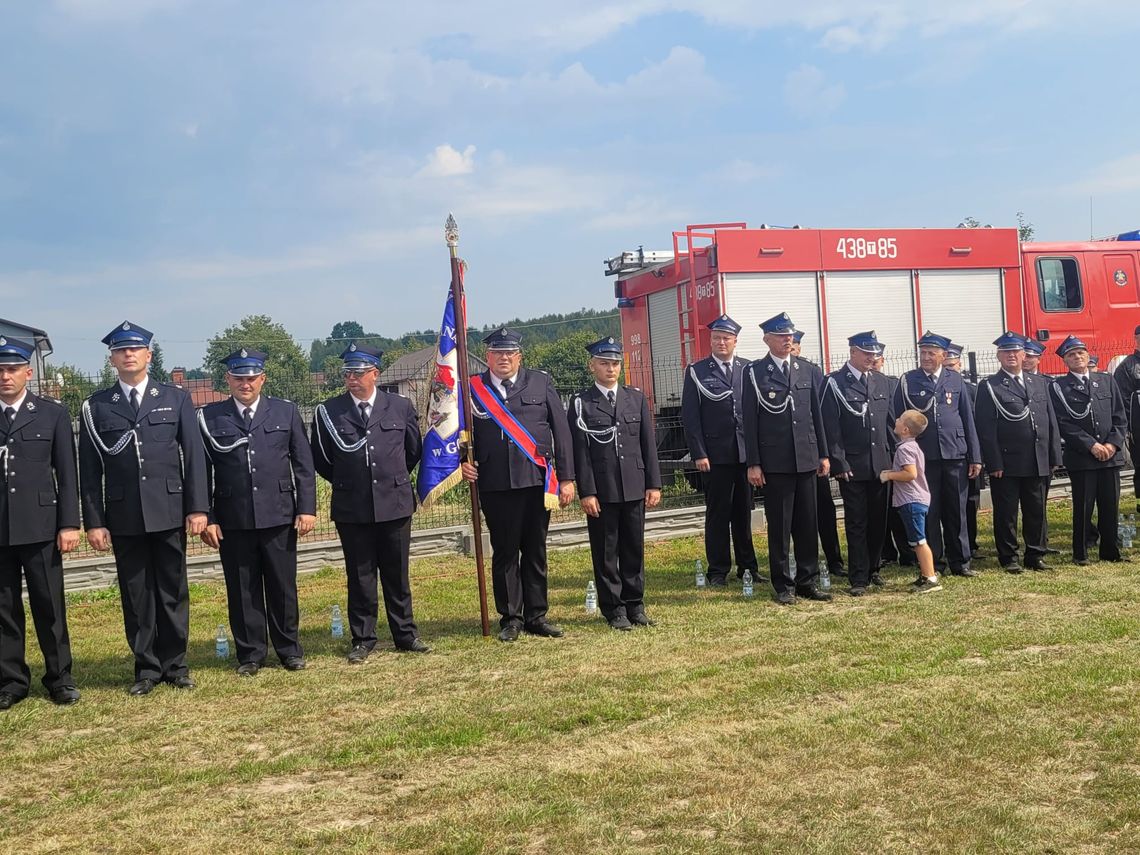 Strażacy dumni ze swojej 100 -letniej działalności