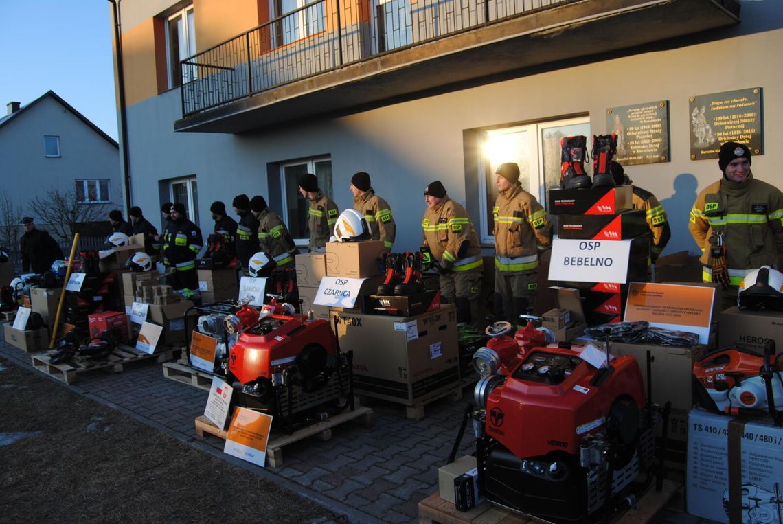 Strażacy ochotnicy wkroczyli w 2026 rok z nowym sprzętem specjalistycznym Strażacy ochotnicy wkroczyli w 2026 rok z nowym sprzętem specjalistycznym