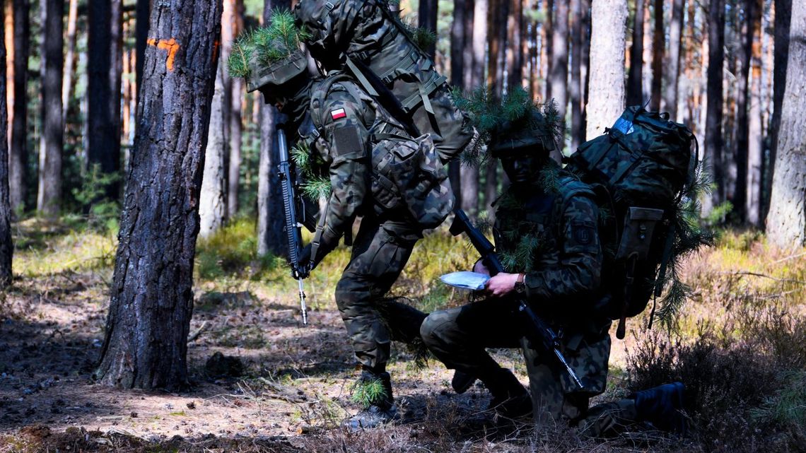 Strzelanie z karabinka, ewakuacja rannego i marsz na azymut