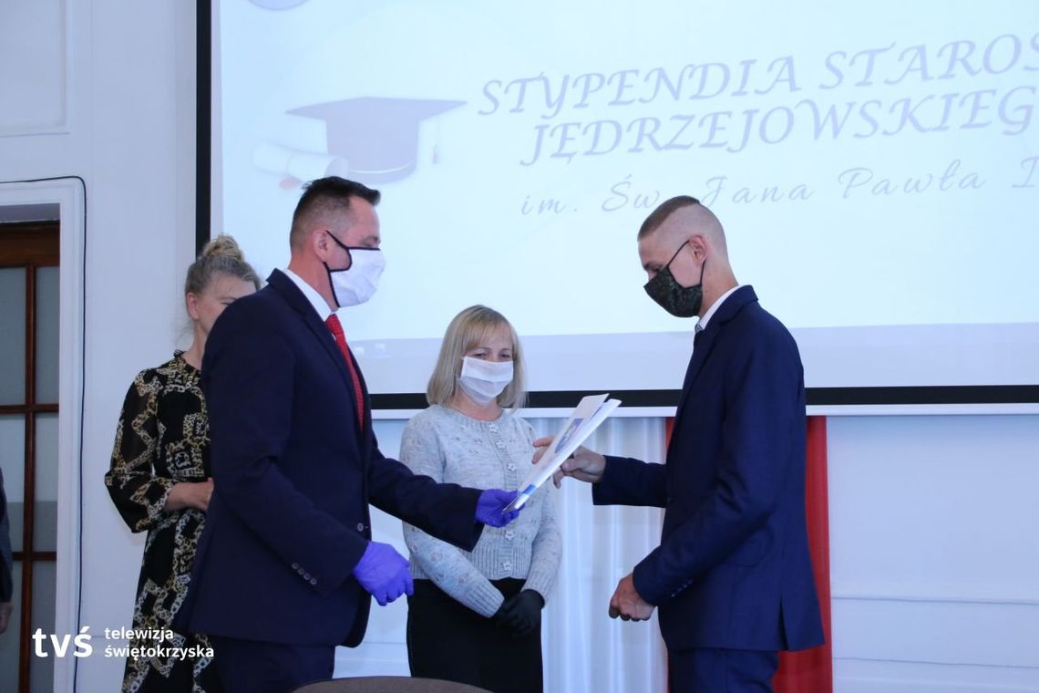 Stypendia starosty jędrzejowskiego przyznane