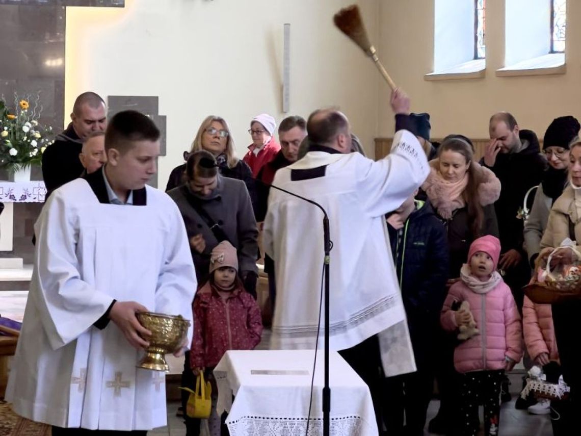 Święcenie pokarmu w parafii Brata Alberta w Skarżysku 