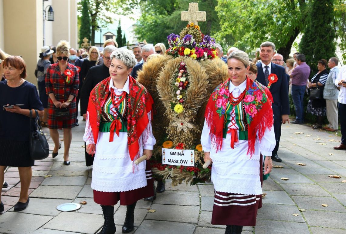 Świętokrzyscy rolnicy podziękowali za plony. Wojewódzkie dożynki w Kielcach