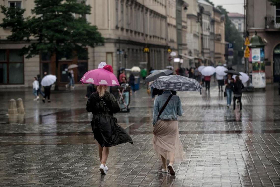 Synoptyk IMGW: w piątek ciepło, lokalnie zagrzmi i popada; do 26 st. C