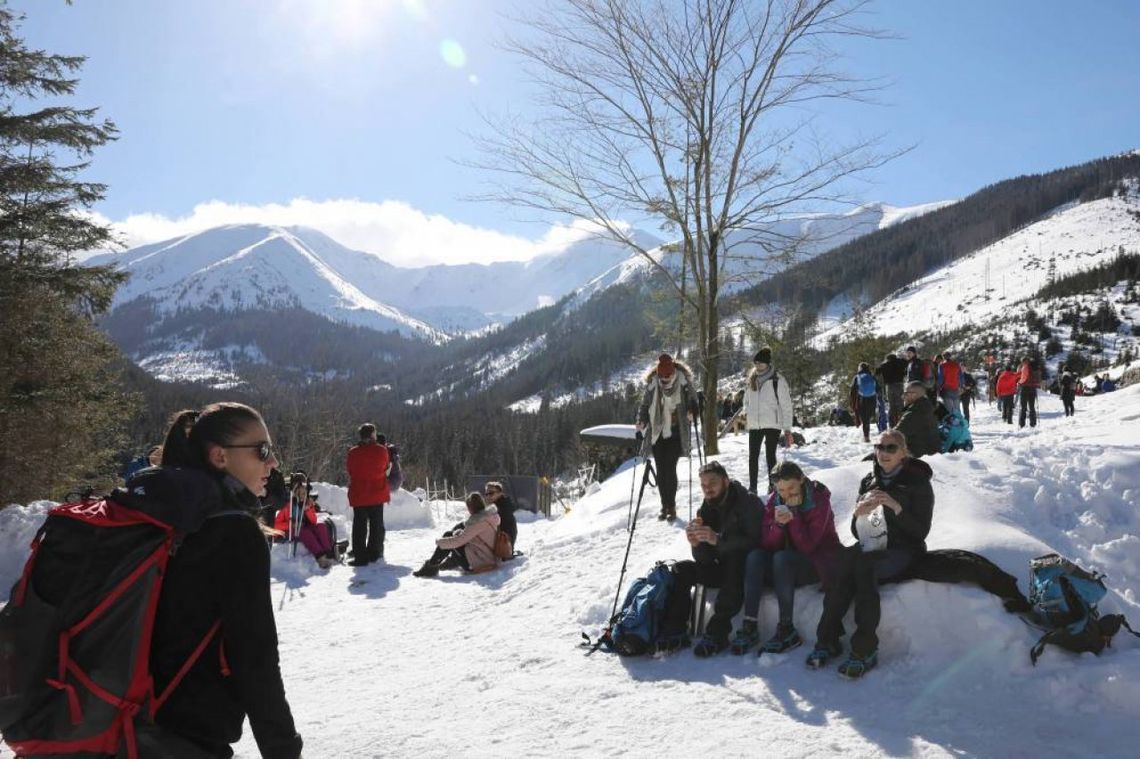 Tatry: oblegane szlaki turystyczne; tłumy nad Morskim Okiem