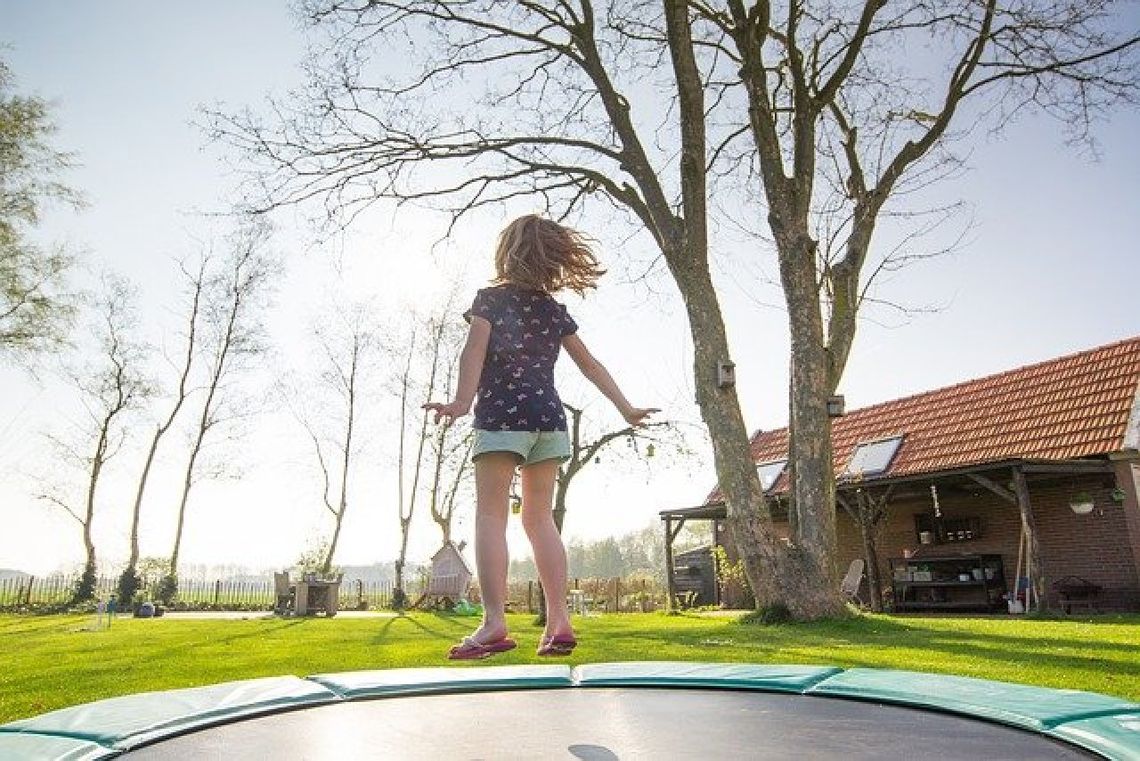 Trampolina dla dzieci - podaruj dziecięcą radość