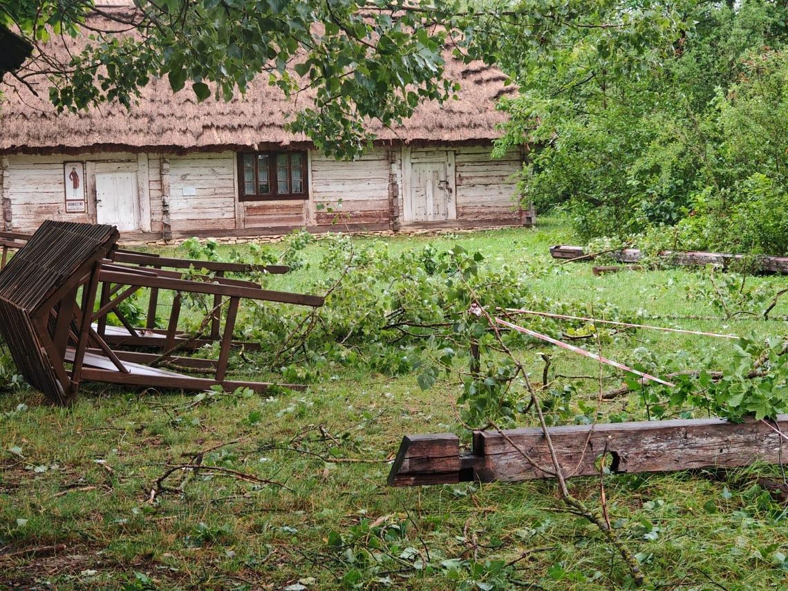 Trwa liczenie strat. Skansen w Tokarni zamknięty po nocnych nawałnicach