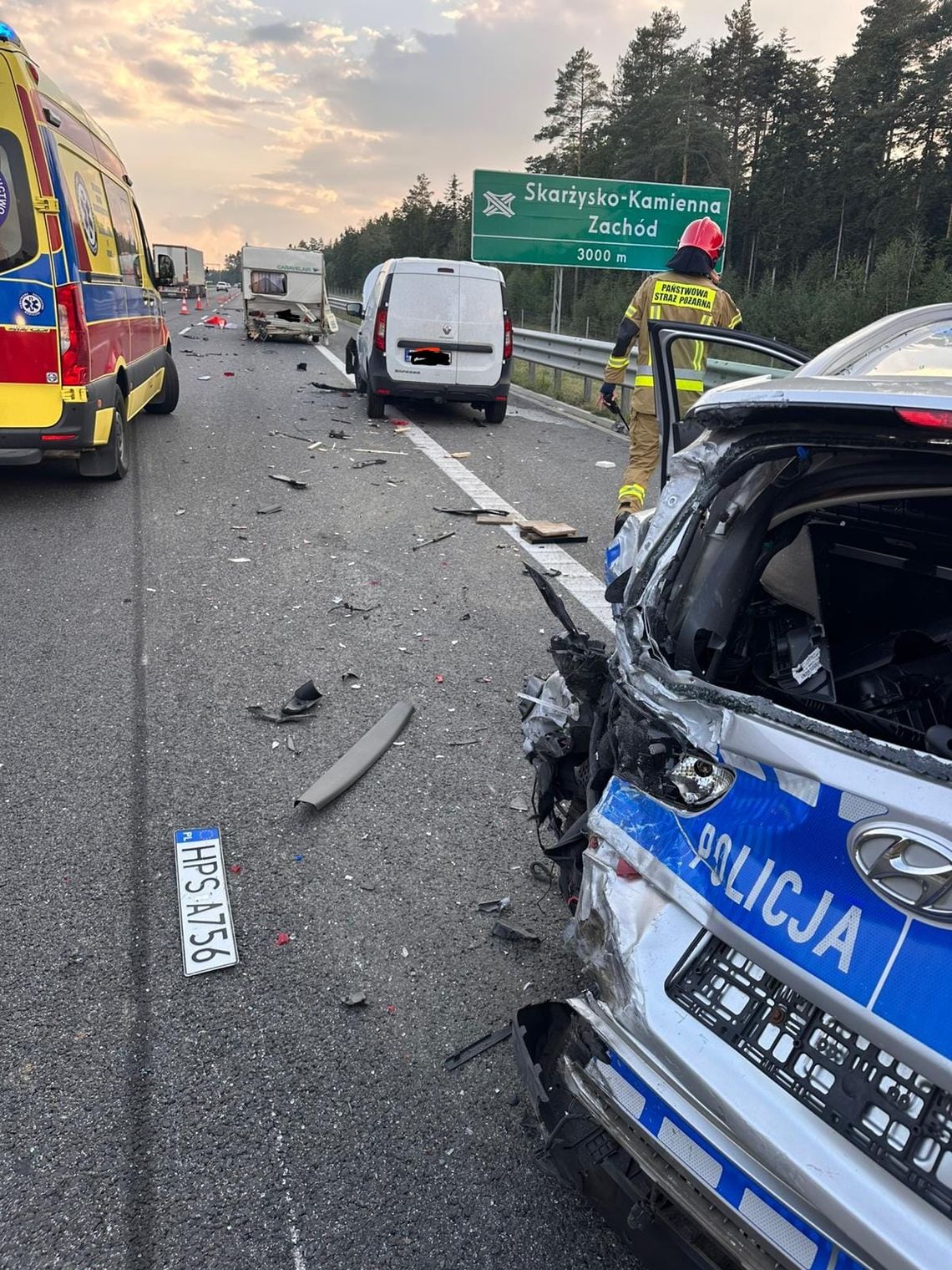 Trzy osoby, w tym policjanci, trafiły do szpitala