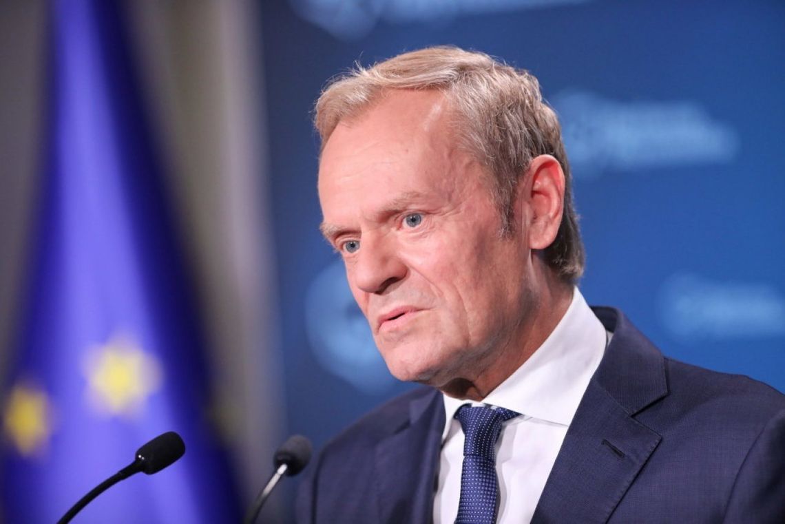 Tusk przyznaje się do błędu ws. podniesienia wieku emerytalnego i obiecuje utrzymanie 500 plus