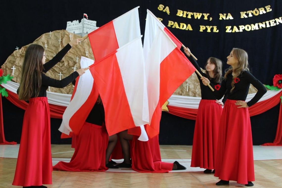 Uczniowie SP w Rembieszycach przypomnieli o bohaterach tamtych czasów