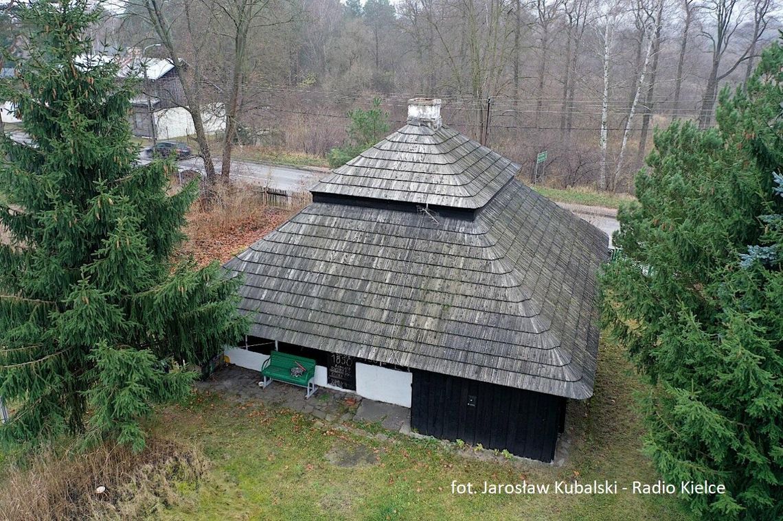 Unikatowy dom urzędników górniczych odtworzono w skansenie w Tokarni