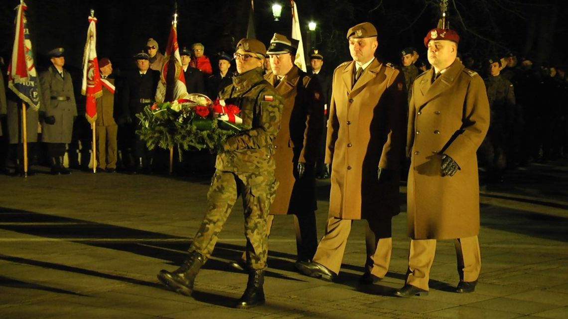 Uroczystości przed Pomnikiem Armii Krajowej