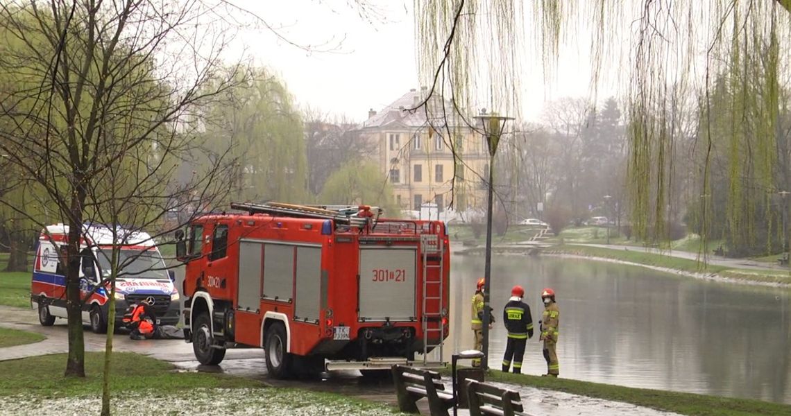Utonięcie w stawie na terenie Parku Miejskiego. Policja poszukuje świadków zdarzenia