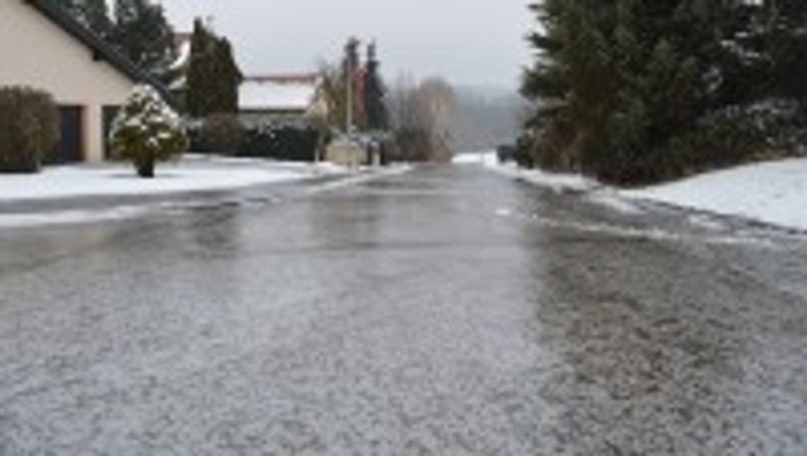 Uwaga! Na drogach i chodnikach będzie ślisko