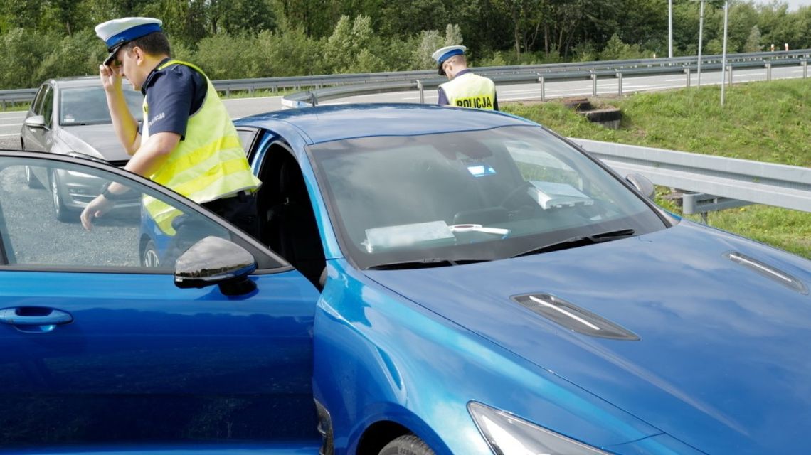 W majowy weekend na drogach więcej policji, w tym nieoznakowane patrole i policjanci z grup SPEED