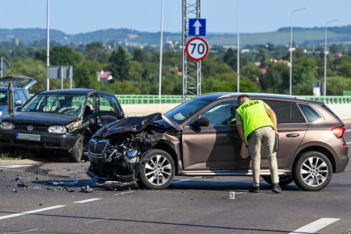 W pierwszy dzień długiego weekendu na drogach zginęło 21 osób