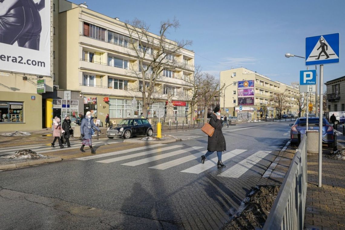 We wtorek zaczęły obowiązywać przepisy dot. m.in. pieszych przechodzących przez przejście