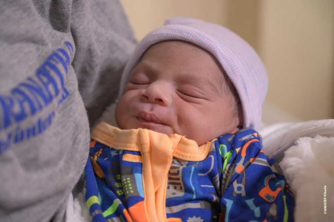 Według szacunków 1 stycznia w Polsce urodzi się 989 dzieci