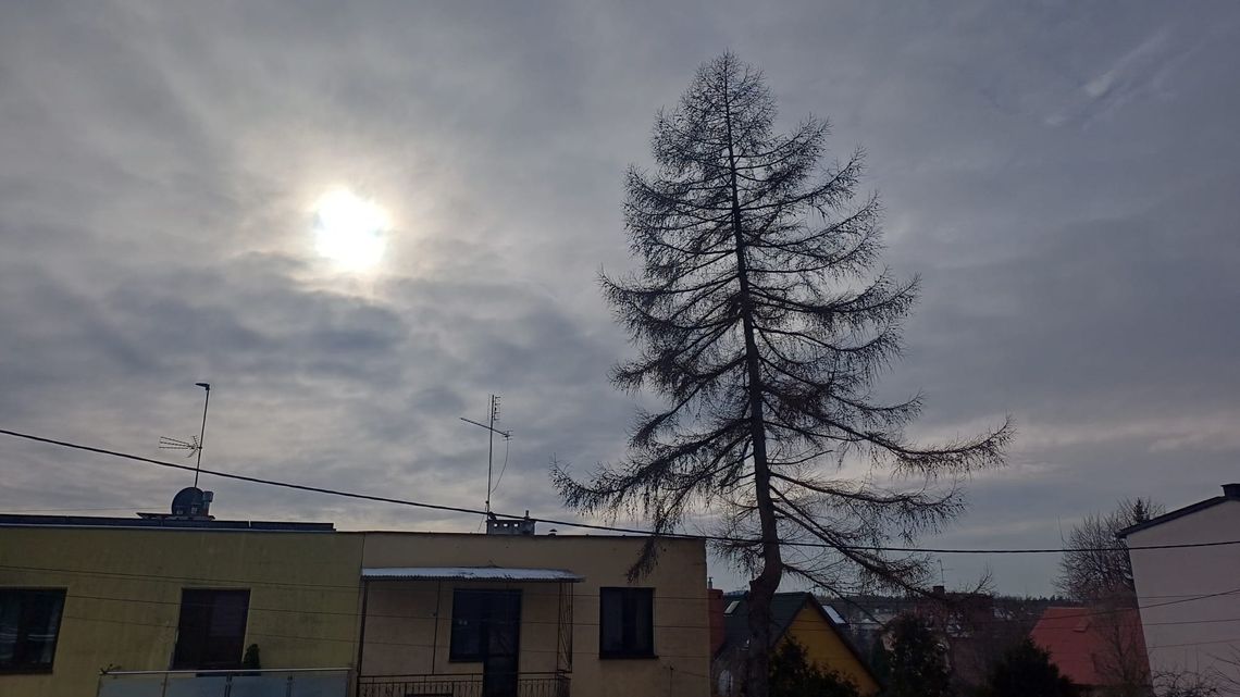 Weekend pochmurny i deszczowy, z ustępującym mrozem; IMGW ostrzega przed marznącymi opadami