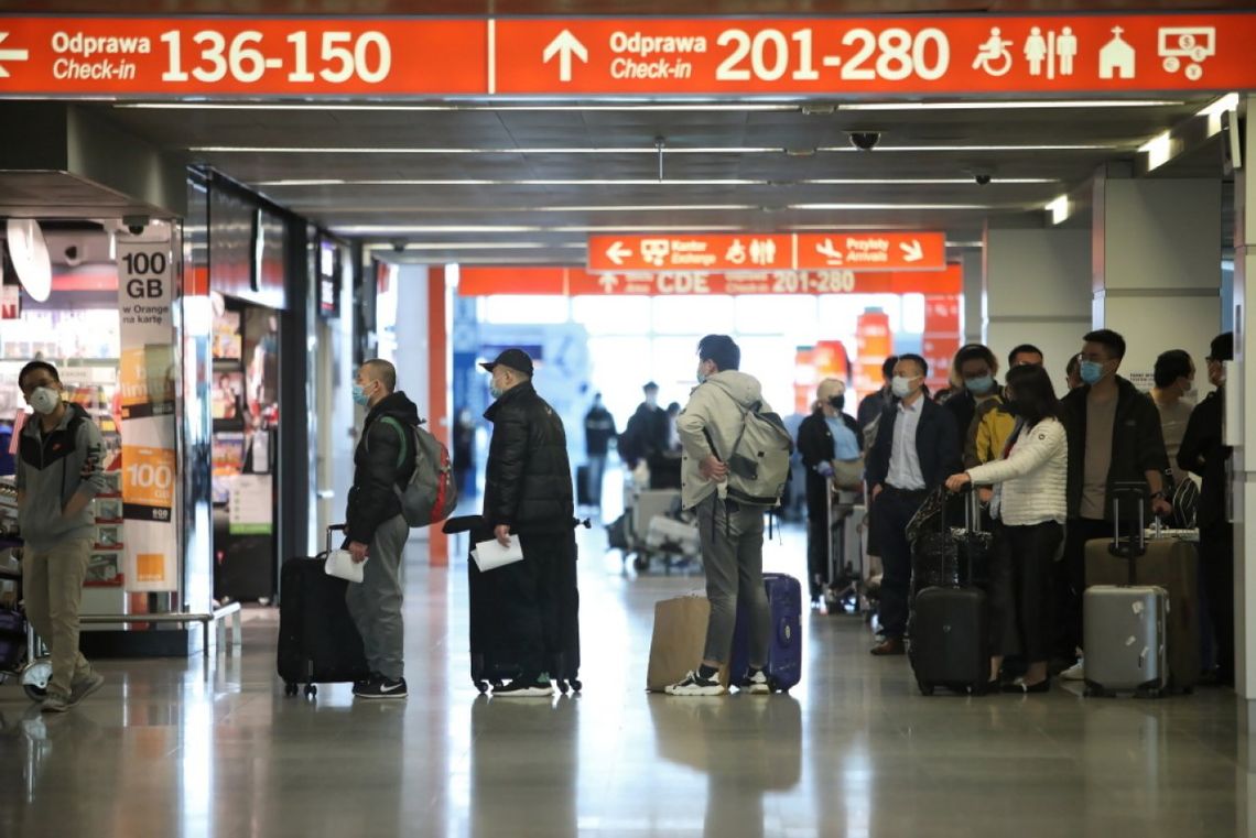 Wiceszef MSZ: na tym etapie wyjazdy zagraniczne, to stąpanie po "kruchym lodzie"
