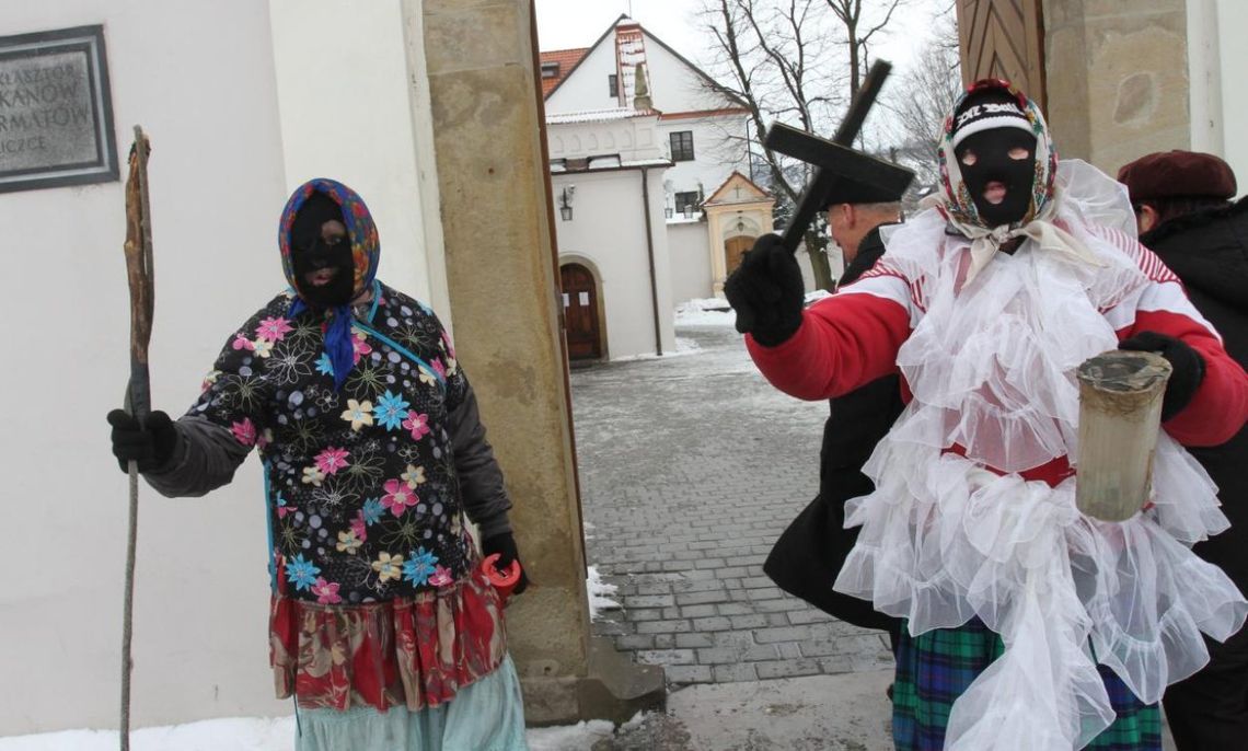 Wielkanocne zwyczaje: Emaus i Siuda Baba