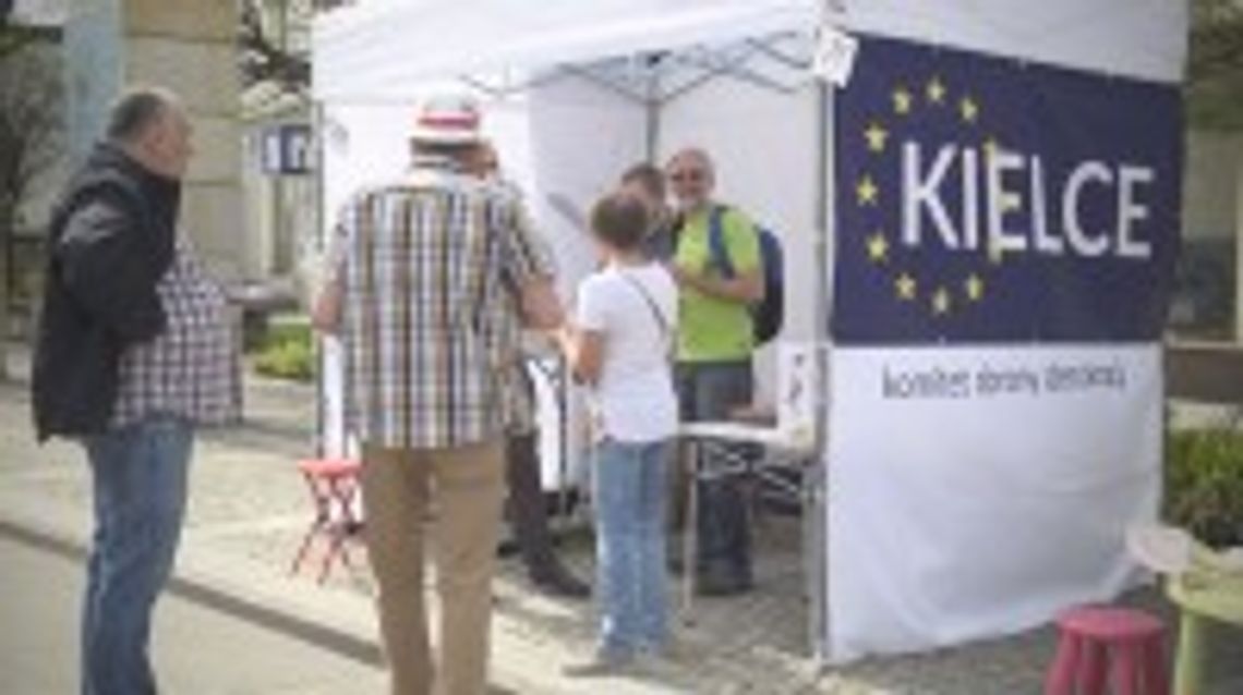 Wiosenny namiot KOD-u stanął na Placu Artystów