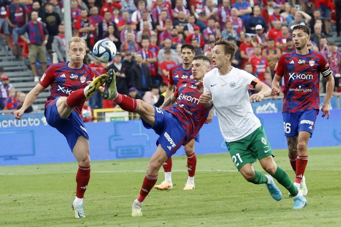 Ekstraklasa piłkarska. Wpadka mistrza. Śląskie derby na remis.