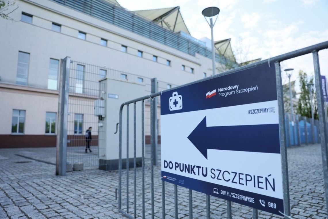 Wykonano ponad 25,4 mln szczepień przeciw COVID-19, w pełni zaszczepionych 10,4 mln osób