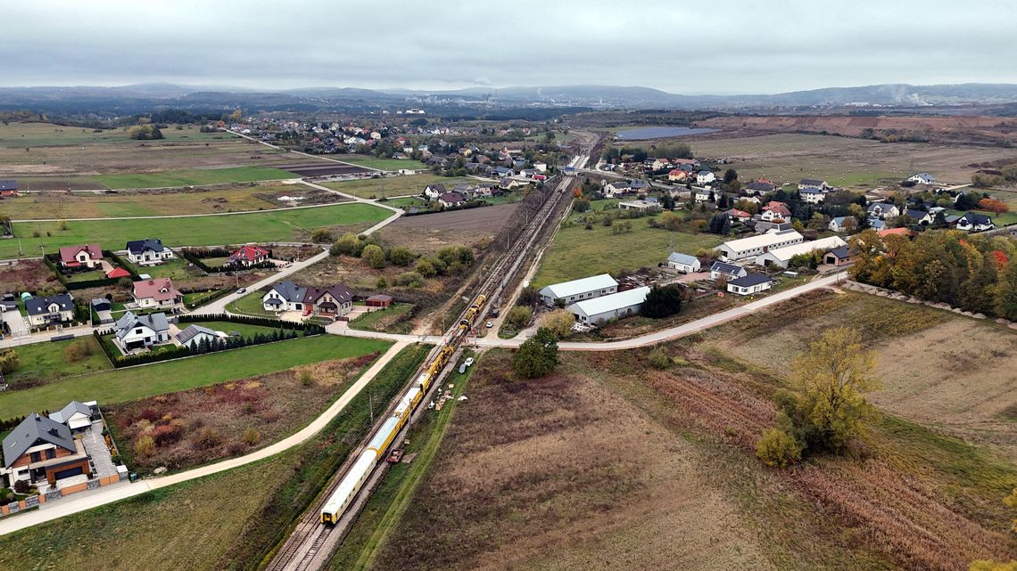 Wymieniamy tory i przyspieszamy przejazdy z Kielc na południe regionu Wymieniamy tory i przyspieszamy przejazdy z Kielc na południe regionu