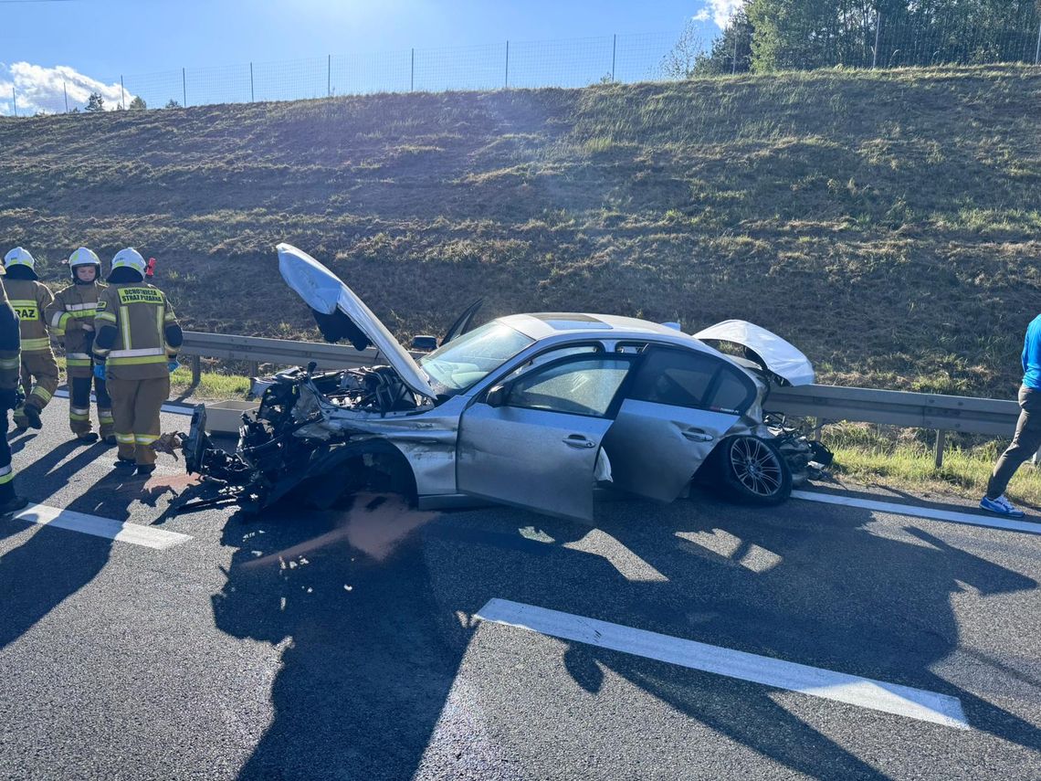 Wypadek na S7 w Suchedniowie - na miejscu interweniował śmigłowiec LPR Wypadek na S7 w Suchedniowie - na miejscu interweniował śmigłowiec LPR