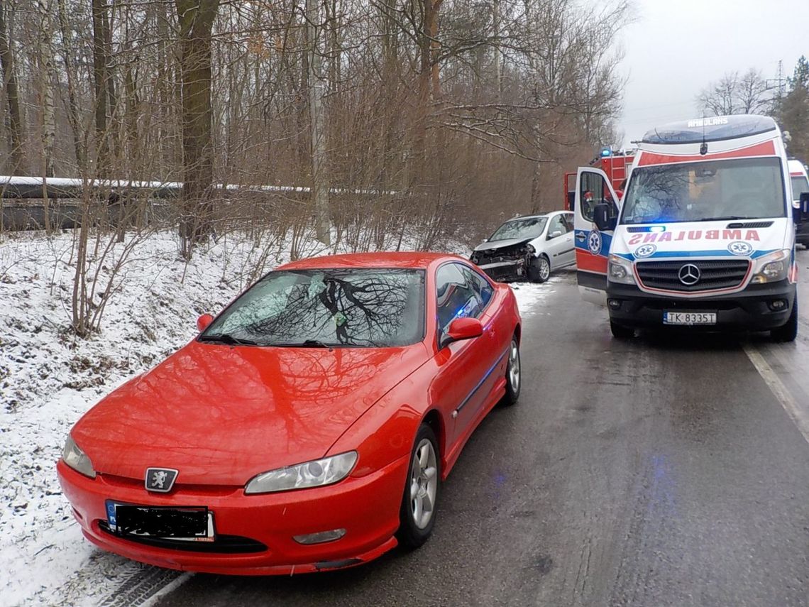 Wypadek trzech samochodów osobowych na ulicy Ekonomii w Skarżysku-Kamiennej