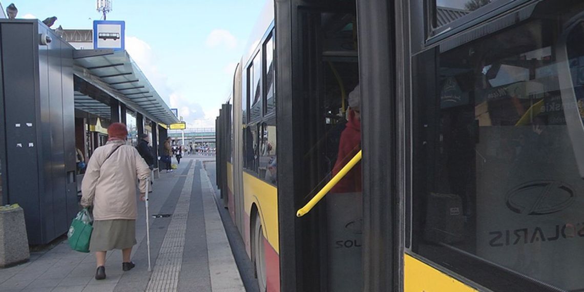 Wypadek z udziałem autobusu. Policja poszukuje świadków zdarzenia 