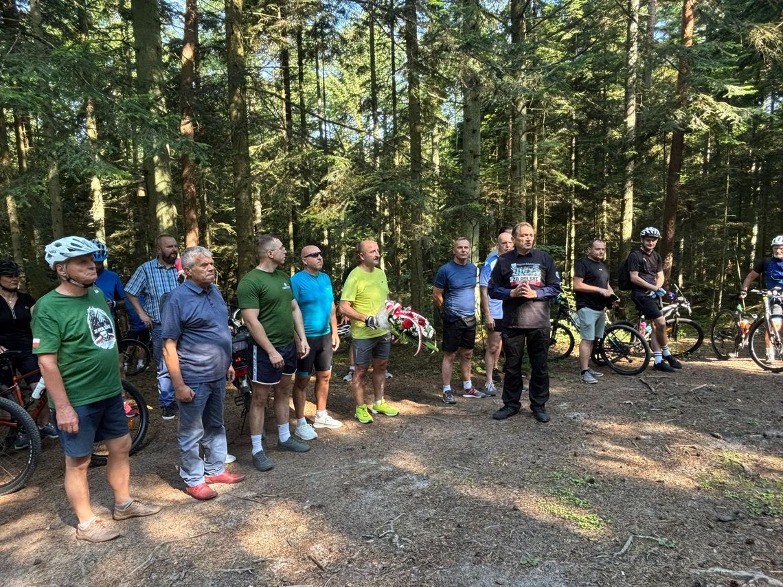 Wyruszył VII Rajd Rowerowy Szlakiem Brygady Świętokrzyskiej NSZ