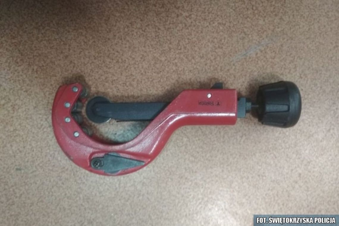Zajmowali się wycinaniem katalizatorów z zaparkowanych samochodów Zajmowali się wycinaniem katalizatorów z zaparkowanych samochodów
