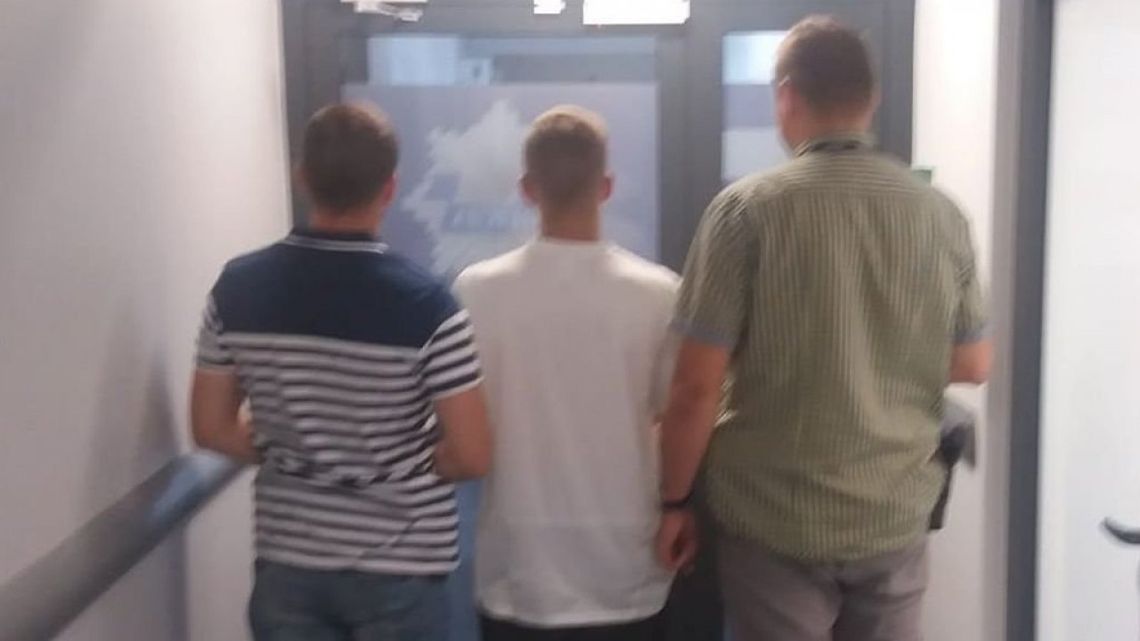 Zamierzał oddać portfel z dokumentami, a gotówkę potraktował jako „znaleźne” Zamierzał oddać portfel z dokumentami, a gotówkę potraktował jako „znaleźne”