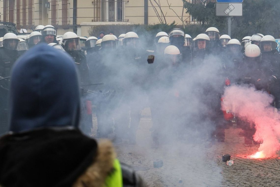 Zarzuty usłyszał ostatni z zatrzymanych podczas zamieszek, do których doszło w środę w Warszawie