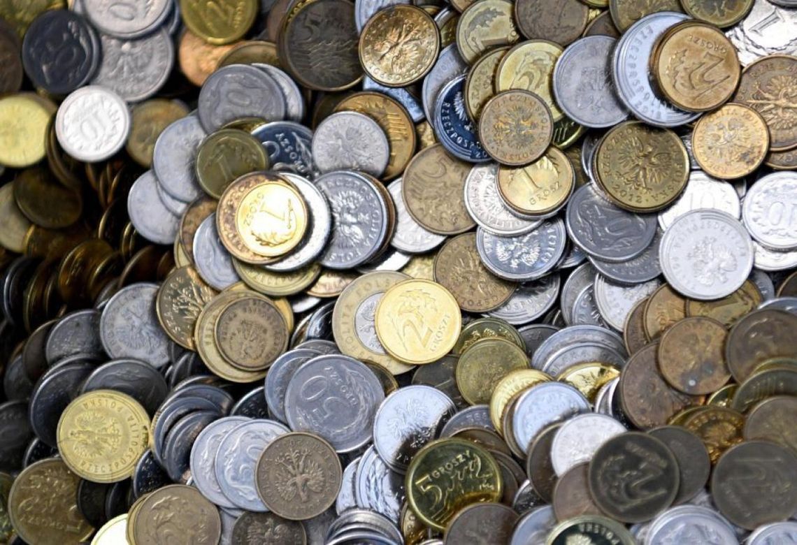 Złoty w poniedziałek słabszy, euro kosztuje 4,7 zł 