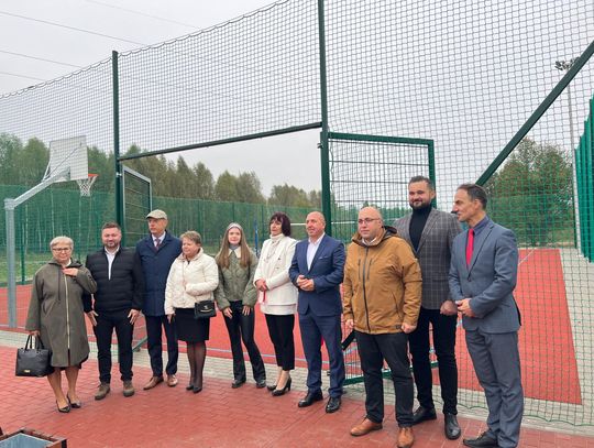 SP w Kajetanowie zyskała dwa nowe boiska