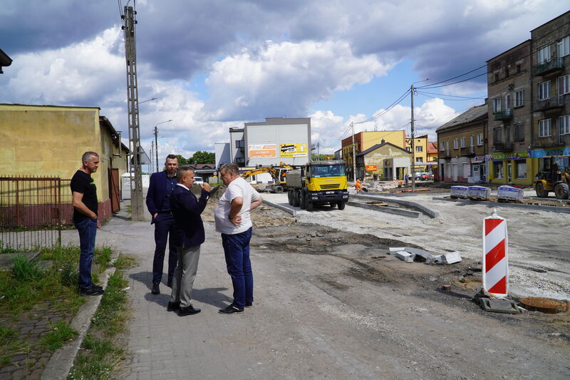 budowa małego ronda na skrzyżowaniu dróg ul. Towarowej z ul. 1-go Maja w Skarżysku-Kamiennej - teren budowy