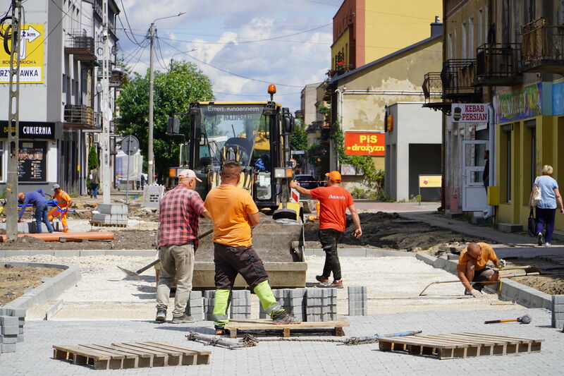 budowa małego ronda na skrzyżowaniu dróg ul. Towarowej z ul. 1-go Maja w Skarżysku-Kamiennej - teren budowy