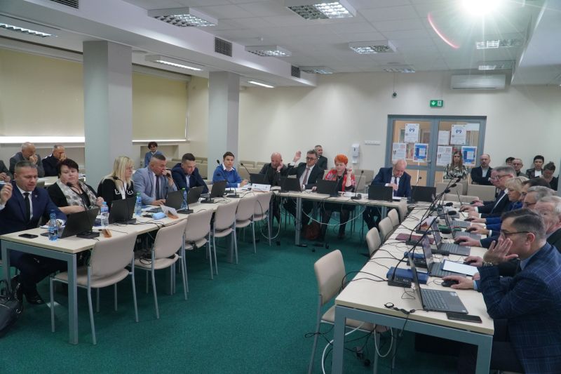 LVIII sesja Rady Powiatu Skarżyskiego - głosowanie radnych