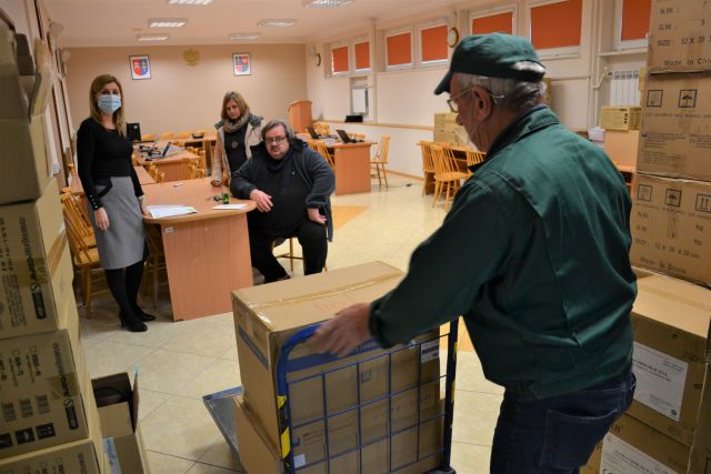 Zespół Placówek Resocjalizacyjno-Wychowawczych odbiera przydzieloną partię materiałów ochronnych 