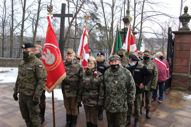 uczestnicy obchodów 158. rocznicy wybuchu powstania styczniowego